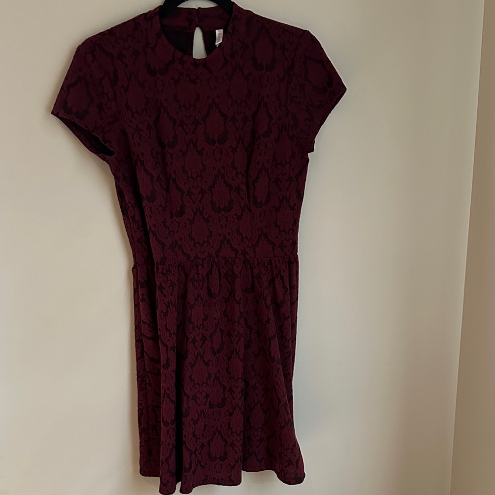 Xhilaration Super Cute Dark Red and Black Ladies Size Small Patterned Dress